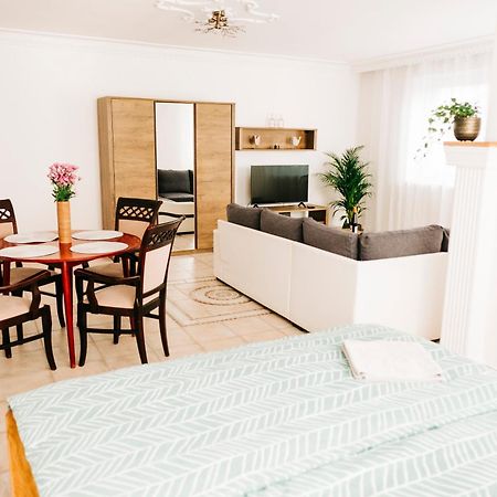 Castle Village Apartment Krásnohorské Podhradie Buitenkant foto